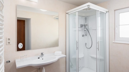 Badkamer - Roompot Ferienresort Cochem Badkamer - Roompot Ferienresort Cochem