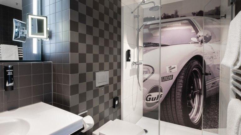 Design Zimmer - V8 Hotel Köln Motorworld