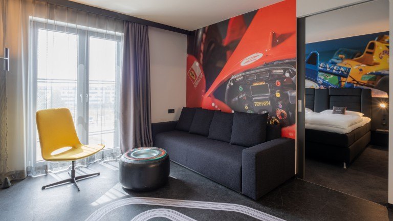 Rennsport Suite - V8 Hotel Köln Motorworld