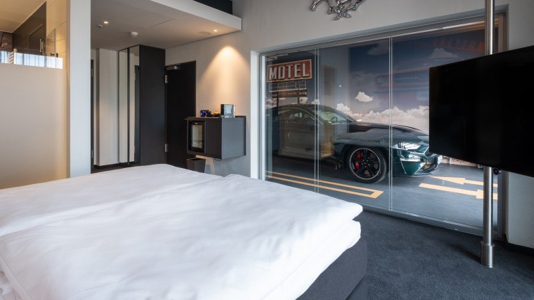 Auto-Suite – V8 Hotel Köln Motorworld