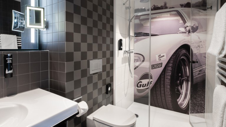 Design Zimmer – V8 Hotel Köln Motorworld