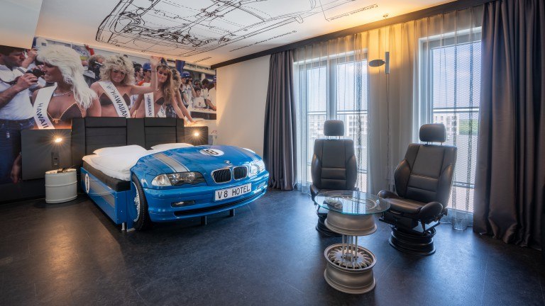 Thema Zimmer – V8 Hotel Köln Motorworld
