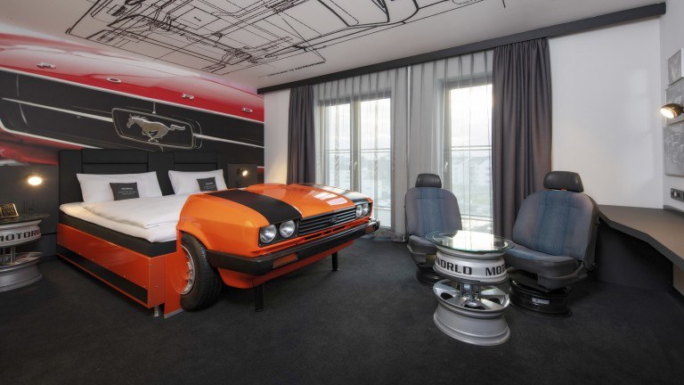 Thema Zimmer – V8 Hotel Köln Motorworld