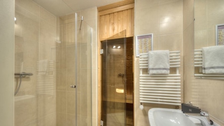 Badezimmer - Roompot Vakantiepark Weerterbergen Badezimmer - Roompot Vakantiepark Weerterbergen