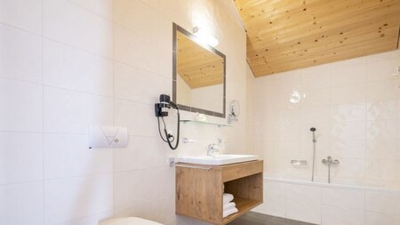 Badezimmer - Landal Brandnertal