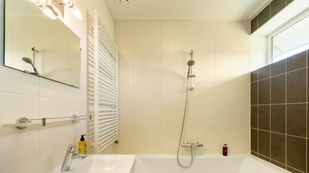 Badkamer - Villapark de Weerribben Badkamer - Villapark de Weerribben