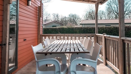 Veranda - Vakantiepark de Luttenberg Veranda - Vakantiepark de Luttenberg