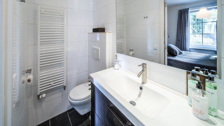 Poolhouse badkamer - Hush Bed and Breakfast