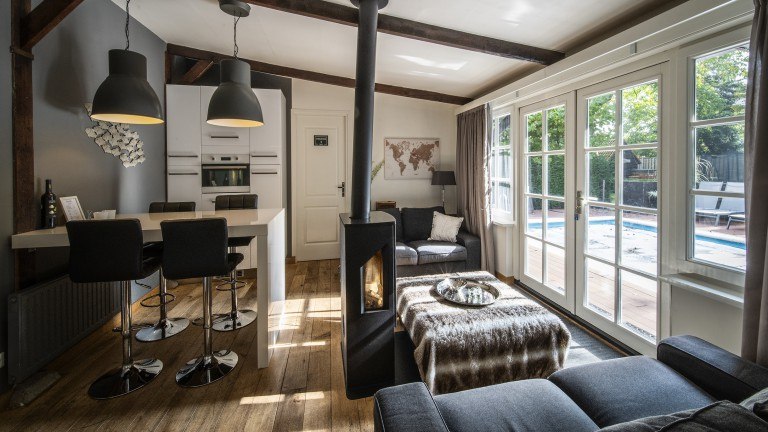 Poolhouse - Hush Bed and Breakfast