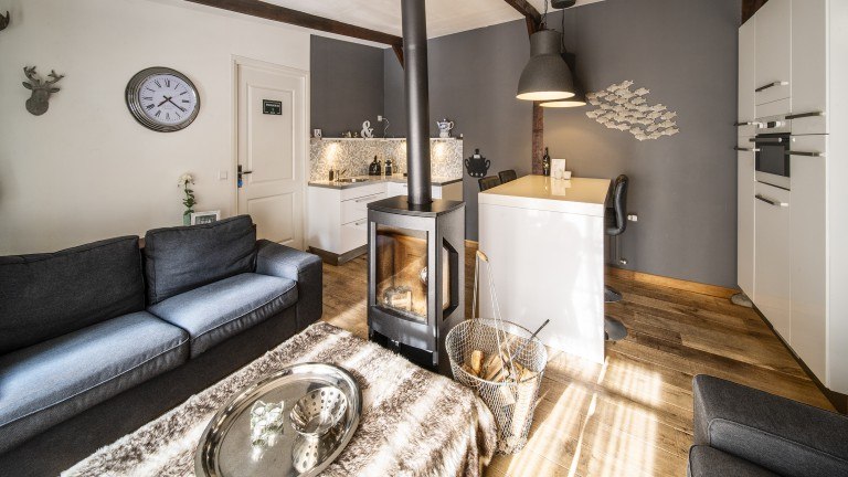 Poolhouse - Hush Bed and Breakfast