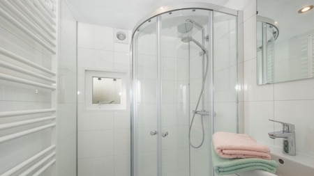 Badkamer - Roompot Resort Arcen Badkamer - Roompot Resort Arcen