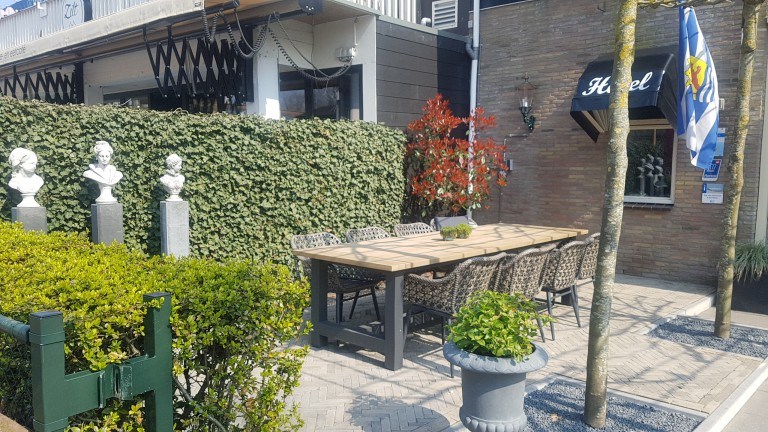 Terrasse - Hotel der vier Jahreszeiten
