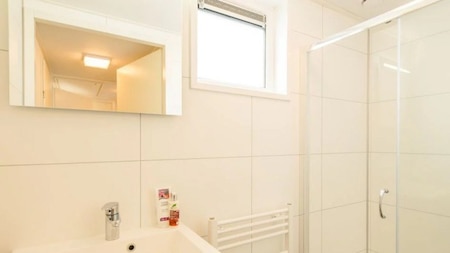 Badezimmer - Roompot Vakantiepark BoomhiemkeBAussenansicht - Roompot Vakantiepark Boomhiemke