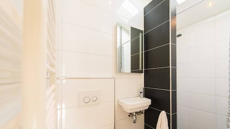 Badkamer - Roompot Vakantiepark Boomhiemke Badkamer - Roompot Vakantiepark Boomhiemke