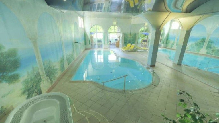 Binnenzwembad - Hotel Lahnschleife