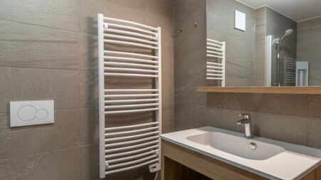 Badezimmer - UplandParcs Montafon Badezimmer - UplandParcs Montafon