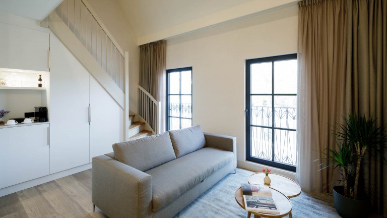 Junior suite split level