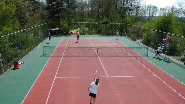 Tennisbaan - Villatent Vakantieoord De Bronzen Emmer