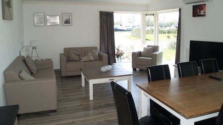 Wohnzimmer - EuroParcs Zilverstrand