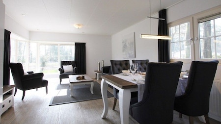Wohnzimmer - EuroParcs Maasduinen