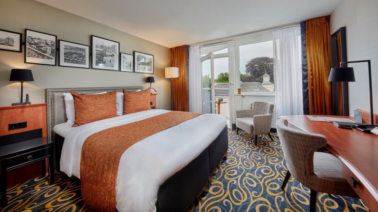 The Standard One With Balcony - Carlton Square Hotel