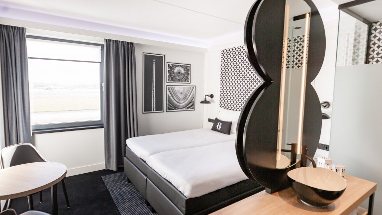 Gr8 room airport view