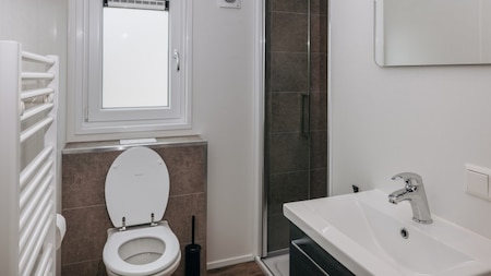 Badkamer - Roompot Vakantiepark Giethoorn Badkamer - Roompot Vakantiepark Giethoorn