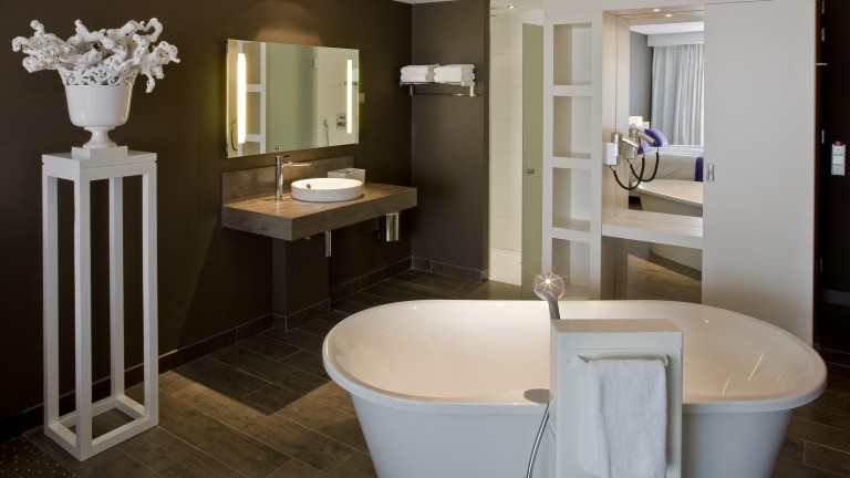 Comfortkamer douche en bad - Van der Valk Hotel Apeldoorn - De Cantharel