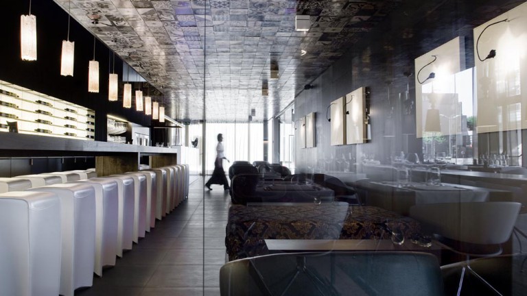 Restaurant - Carbon Hotel - Different Hotels