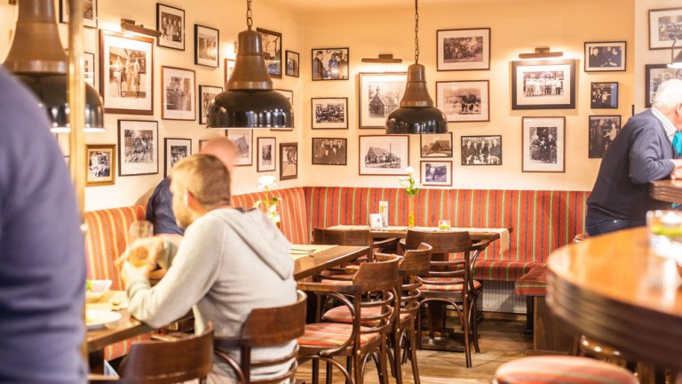 Bar- Hotel zum Märchenwald
