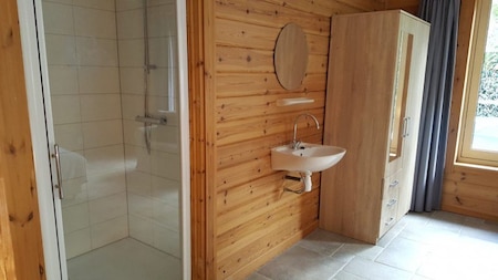 Badezimmer - Ferienpark der Rimboo und die Wildnis Höhe