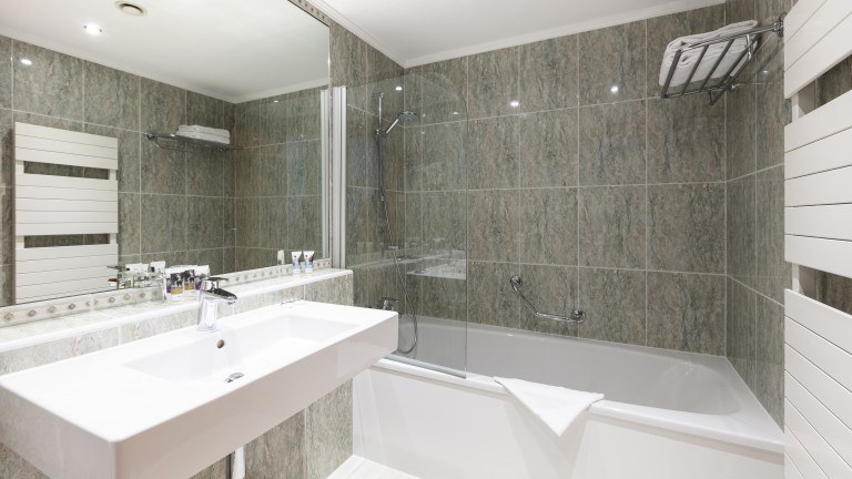 Badkamer - Hôtel Mercure Luxembourg Kikuoka Golf