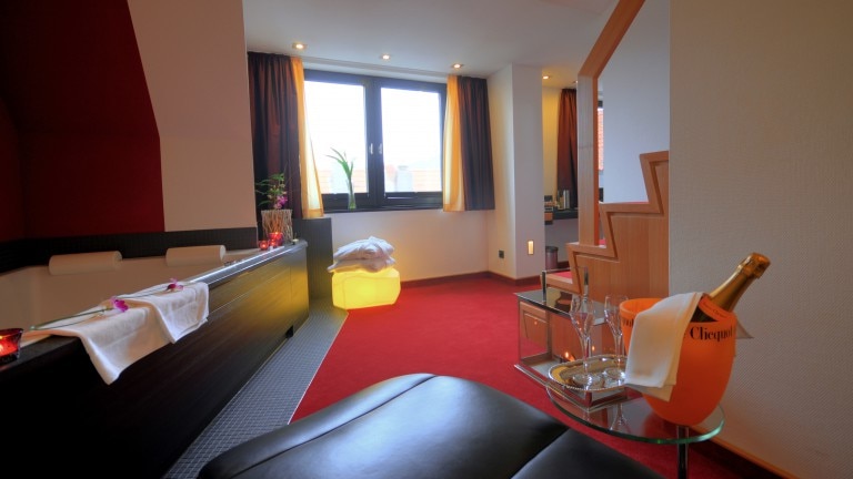 Designzimmer mit Whirlpool – Hotel Antoniushütte