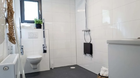 Badkamer - EuroParcs Beekbergen Badkamer - EuroParcs Beekbergen