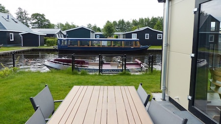 Omheinde tuin - Vakantiepark Giethoorn Omheinde tuin - Vakantiepark Giethoorn