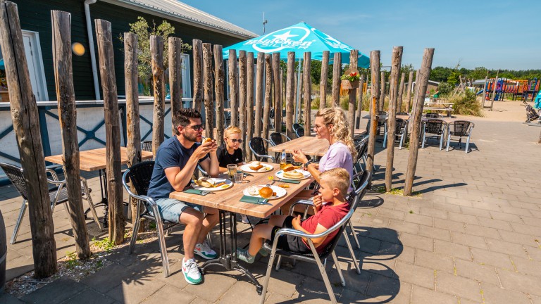 Terrasse - EuroParcs Poort van Zeeland