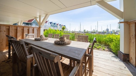 Terrasse - EuroParcs Poort van Amsterdam