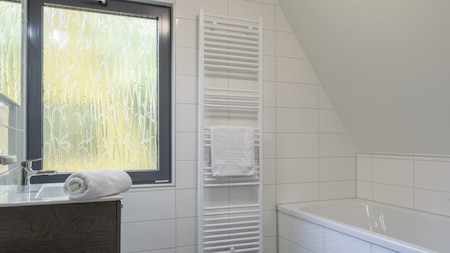 Badezimmer - Roompot Ferienpark die Kathedrale Badezimmer - Roompot Vakantiepark De Katjeskelder