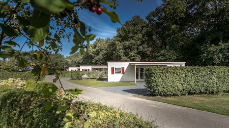 Buitenaanzicht - Vakantiepark de Luttenberg Buitenaanzicht - Vakantiepark de Luttenberg