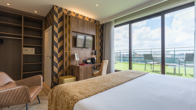 Comfort double room met terras - Leonardo Hotel Antwerp The Plaza