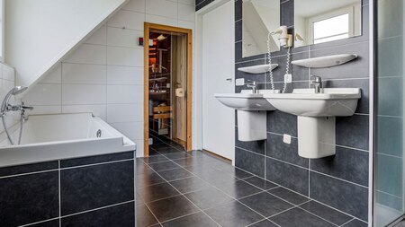 Badkamer - Landal Resort Haamstede Badkamer - Landal Resort Haamstede