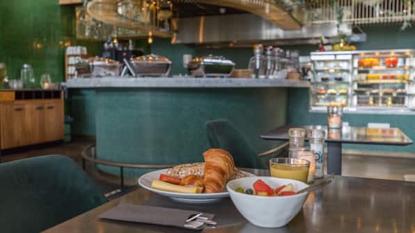 Frühstücksbuffet - Leonardo Hotel Vinkeveen Amsterdam