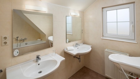 Badezimmer  - Roompot Ferienresort Cochem