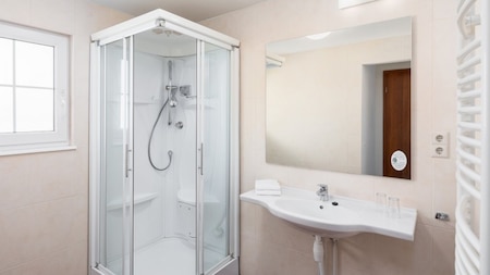 Badkamer - Roompot Ferienresort Cochem Badkamer - Roompot Ferienresort Cochem