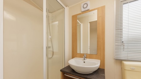 Badezimmer - Roompot Vakantiepark Hunzedal