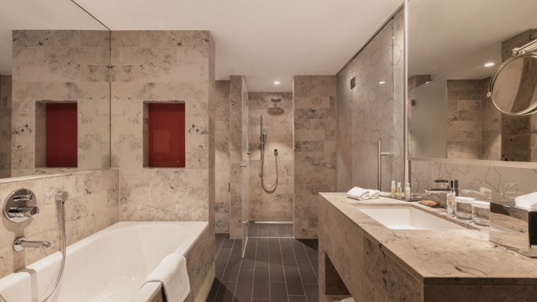 Badkamer - Hilton The Hague