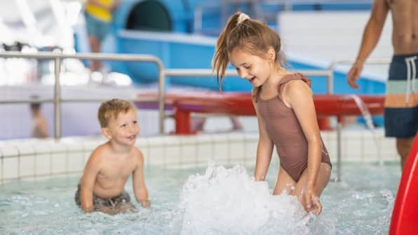 Zwembad - Roompot Vakantiepark De Katjeskelder