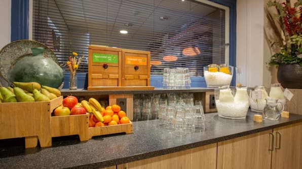 Ontbijtbuffet - 50|50 Hotel Belmont