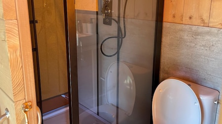 Badezimmer - Roompot Glamping Lauwersmeer