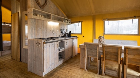 Wohnzimmer - Roompot Glamping Lauwersmeer